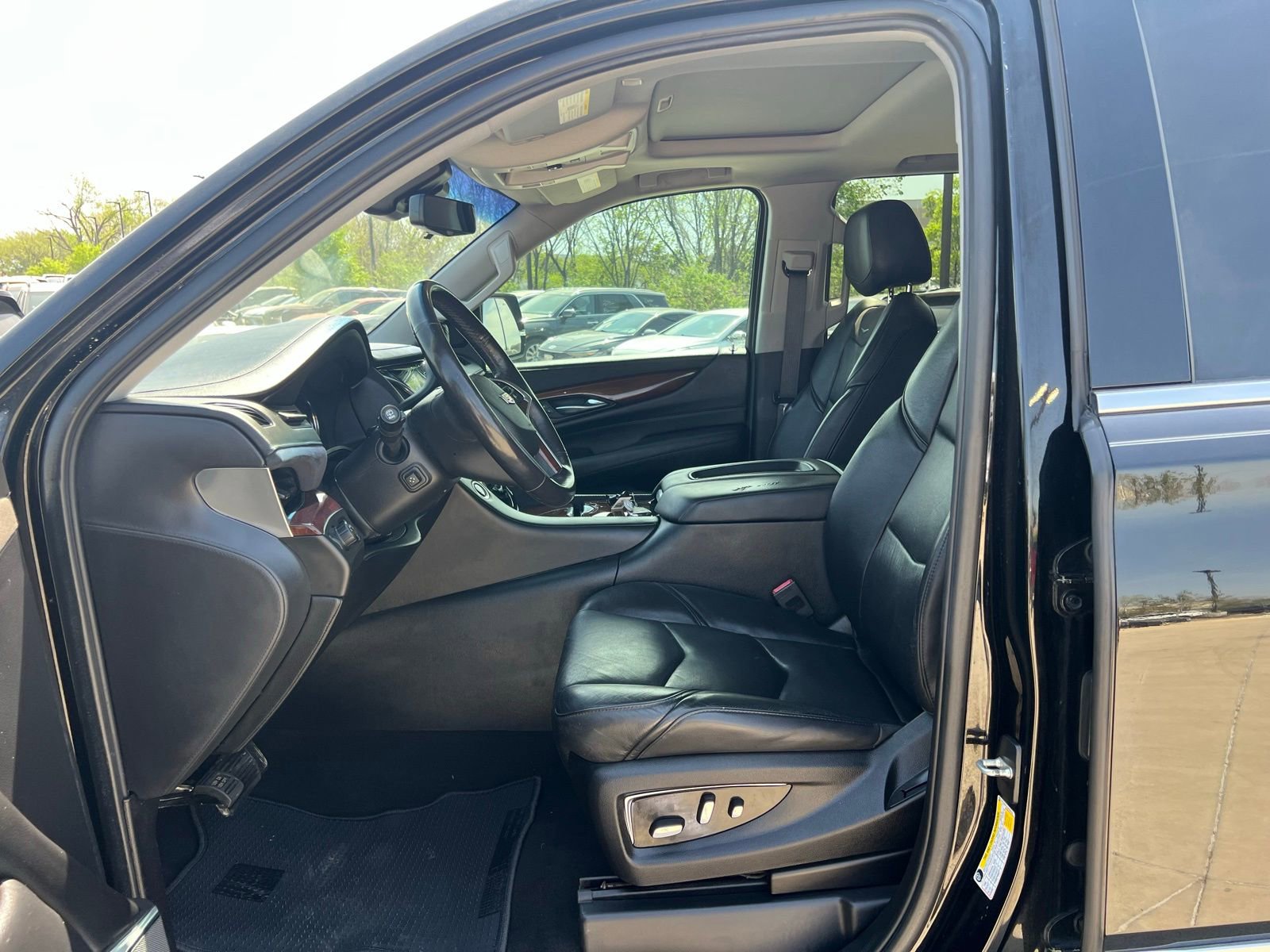 Used 2018 Cadillac Escalade Luxury RWD image 26