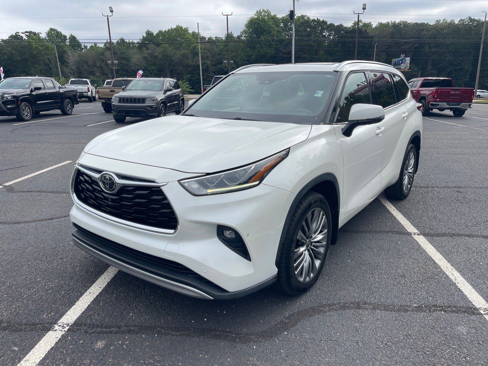 Used 2021 Toyota Highlander Platinum AWD/4WD image 3