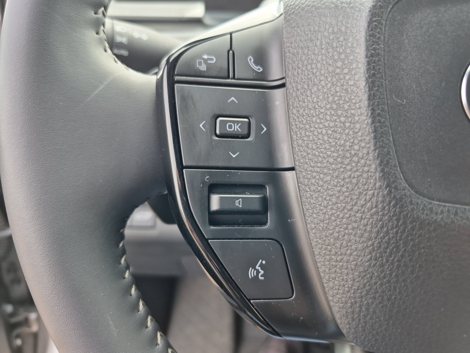 Used 2026 Toyota bZ AWD/4WD image 27