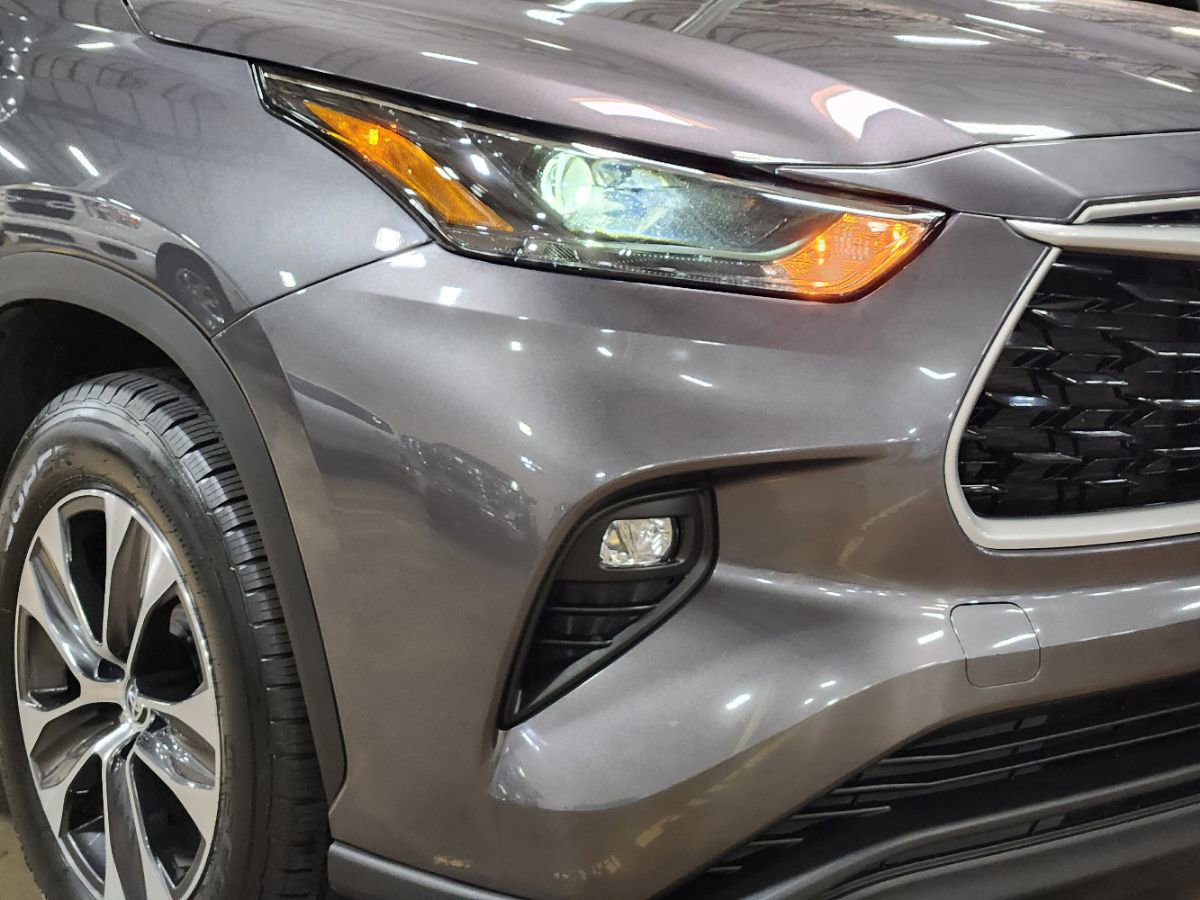 Used 2022 Toyota Highlander XLE FWD image 13