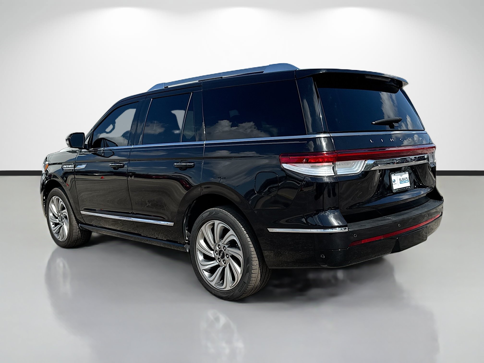 Used 2022 Lincoln Navigator Reserve AWD/4WD image 5