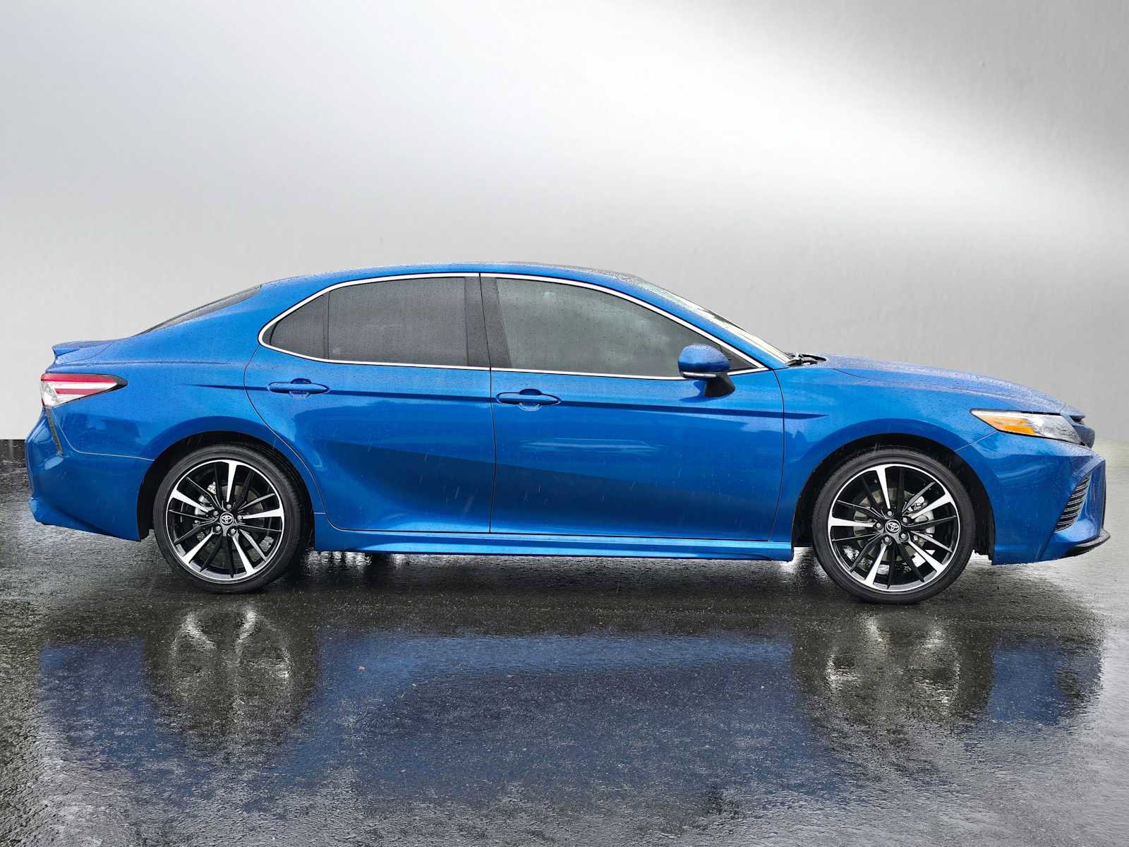 Used 2020 Toyota Camry XSE w/ Carpet Mat Package FWD image 2