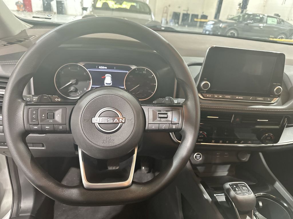 Used 2022 Nissan Rogue SV image 11