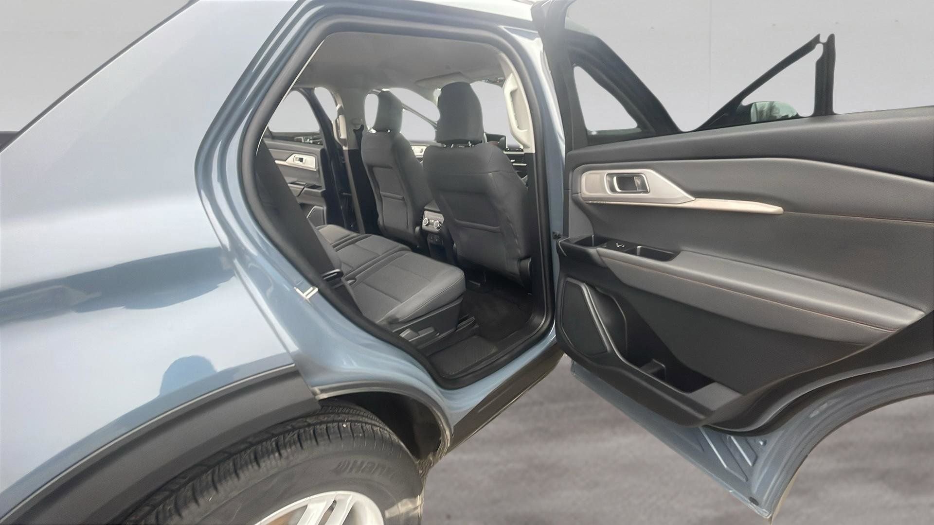 Certified 2025 Ford Explorer Active image 17