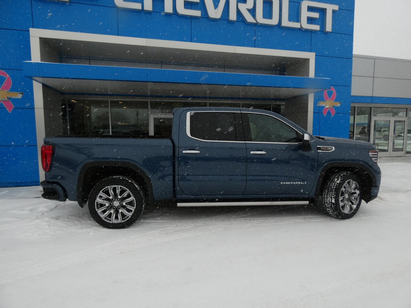 Used 2024 GMC Sierra 1500 Denali w/ Denali Reserve Package image 2