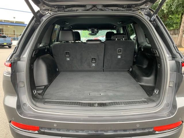 Used 2024 Jeep Grand Cherokee Altitude image 5