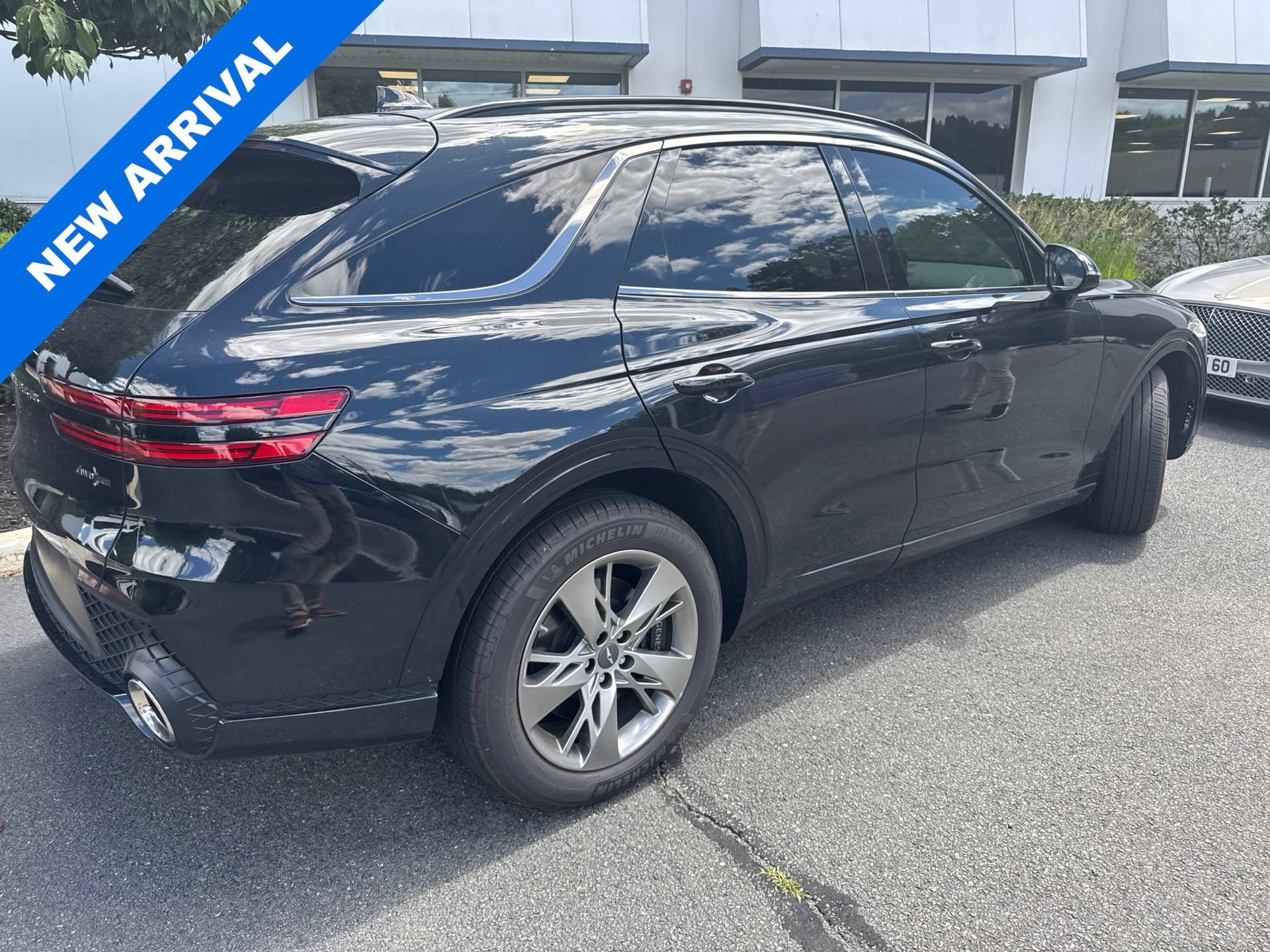Used 2025 Genesis GV70 3.5T Sport AWD/4WD image 2