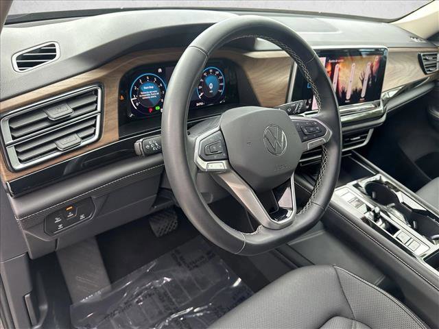 Used 2025 Volkswagen Atlas SE image 10