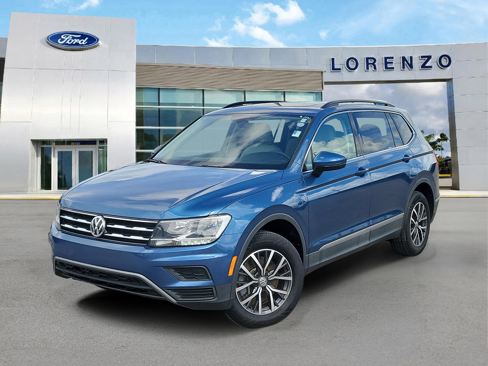 Used 2020 Volkswagen Tiguan SE w/ Panoramic Sunroof Package