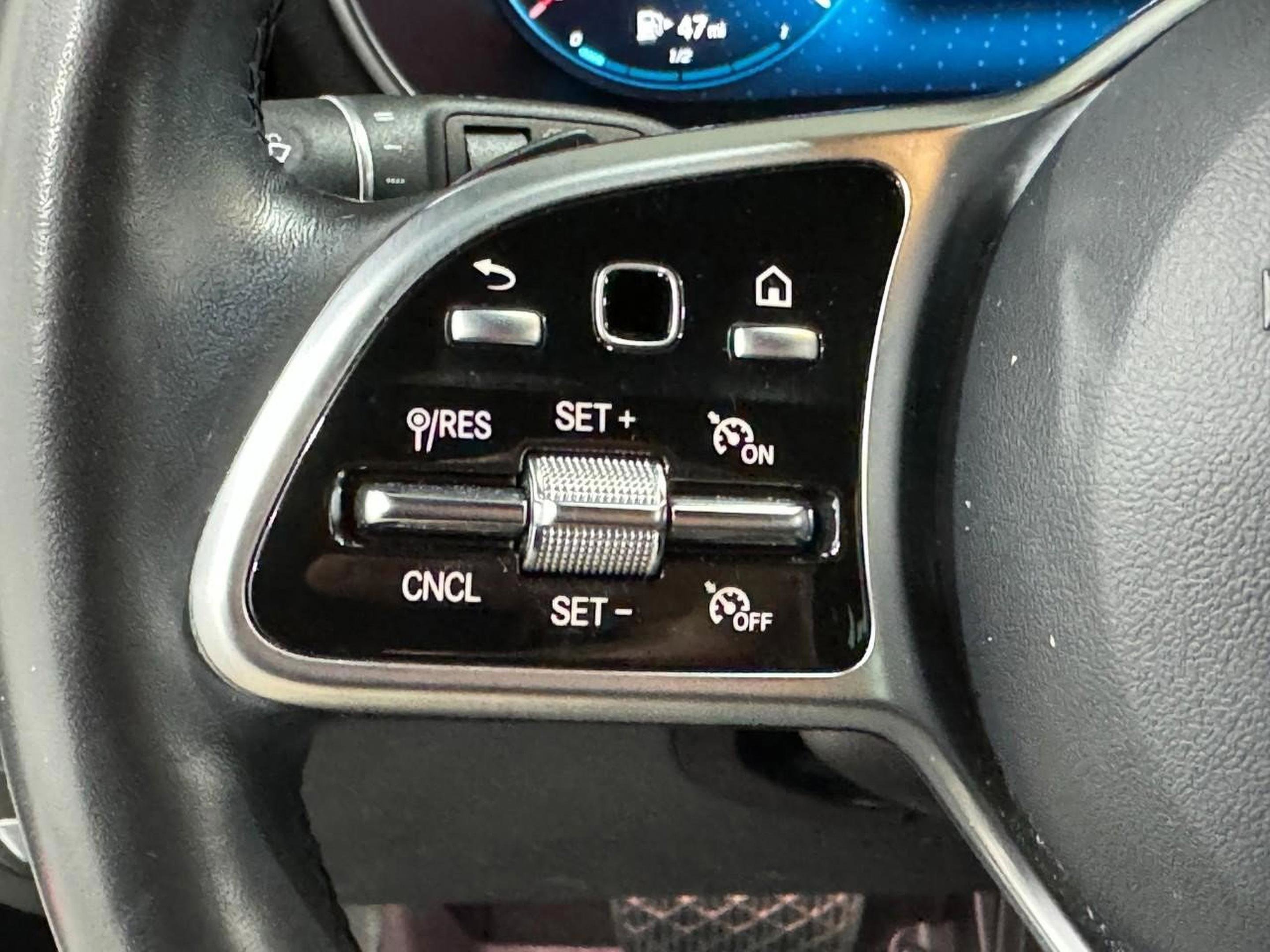 Used 2022 Mercedes-Benz GLC 300 4MATIC image 31