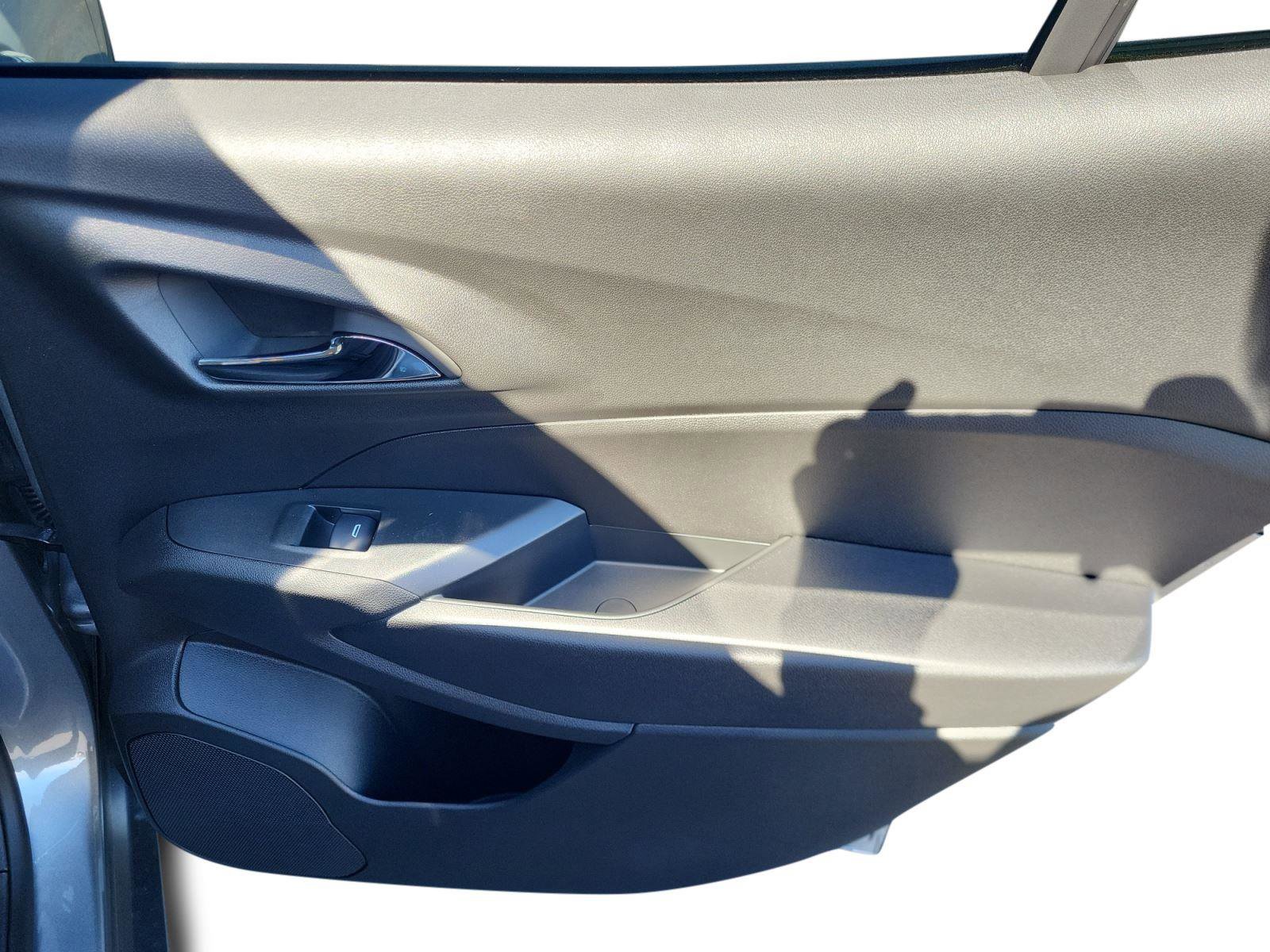 New 2026 Chevrolet Trax LT w/ Sunroof Package FWD image 24
