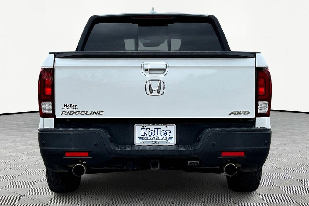 Used 2021 Honda Ridgeline Black Edition image 4