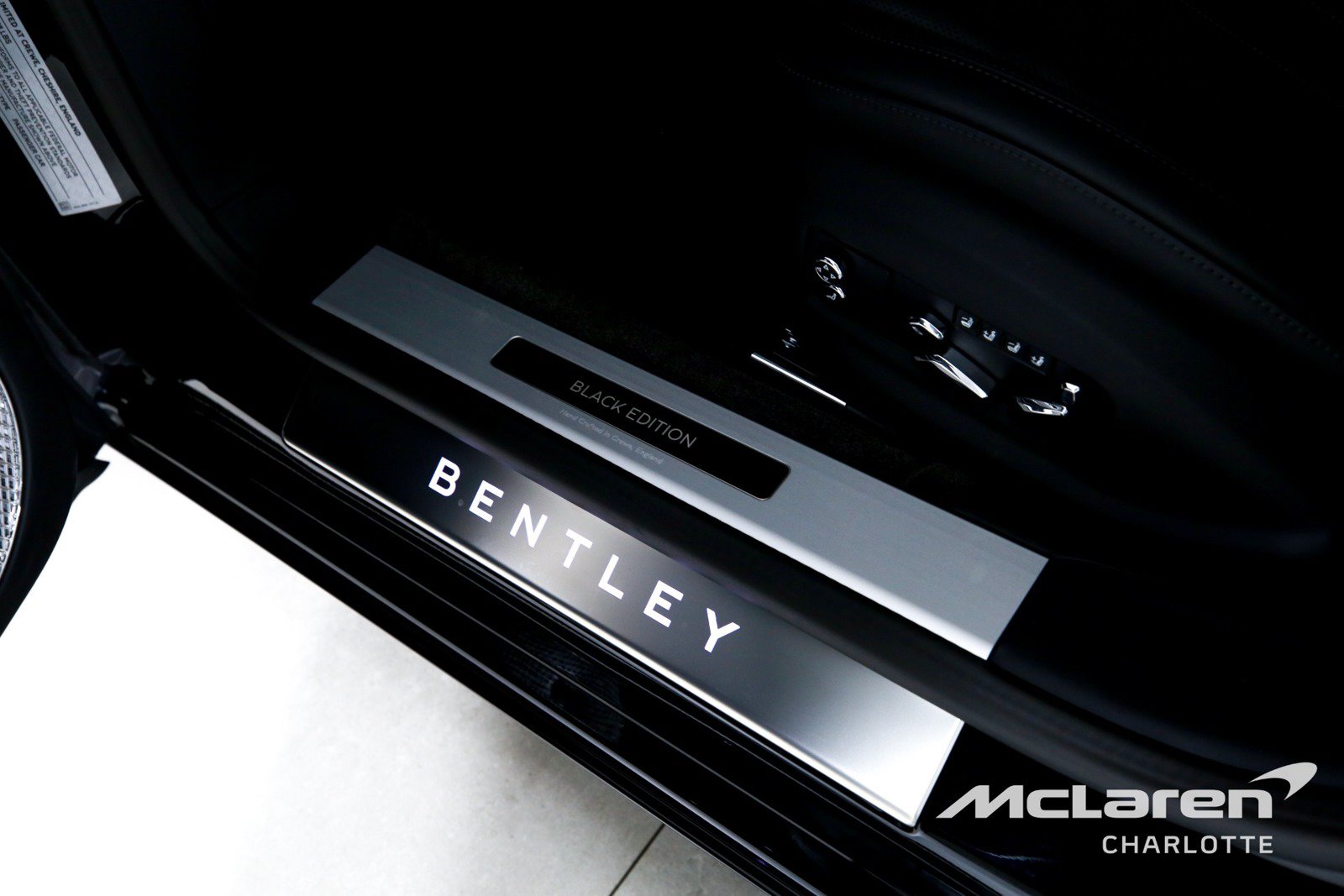 Used 2025 Bentley Flying Spur Plug-In Hybrid AWD/4WD image 16