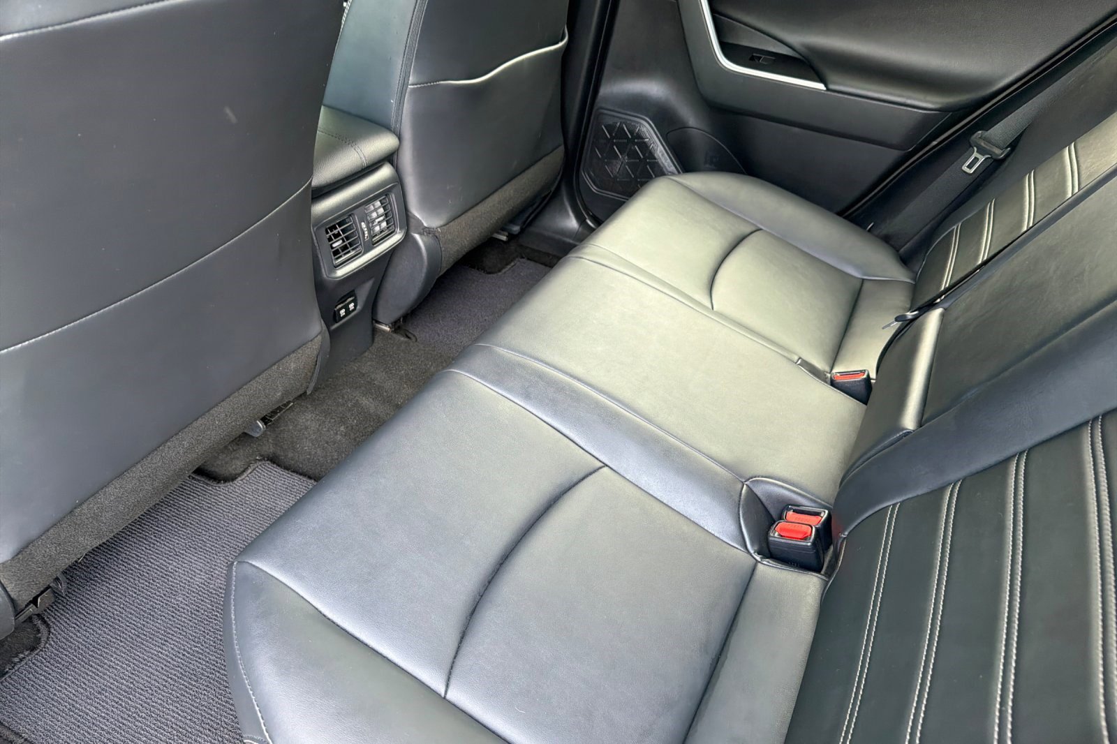 Used 2019 Toyota RAV4 Limited image 15