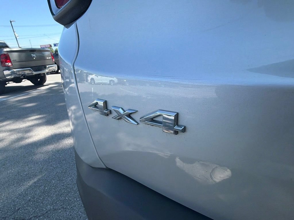 Used 2018 Jeep Renegade Limited w/ UConnect 8.4 Nav Group AWD/4WD image 12