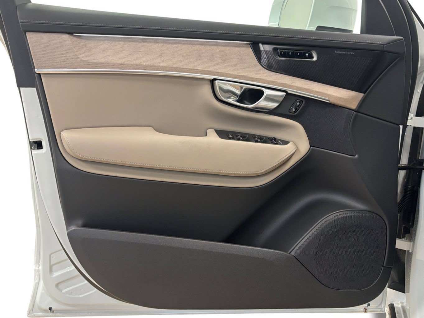 New 2026 Volvo XC90 B6 Plus w/ Protection Package AWD/4WD image 14