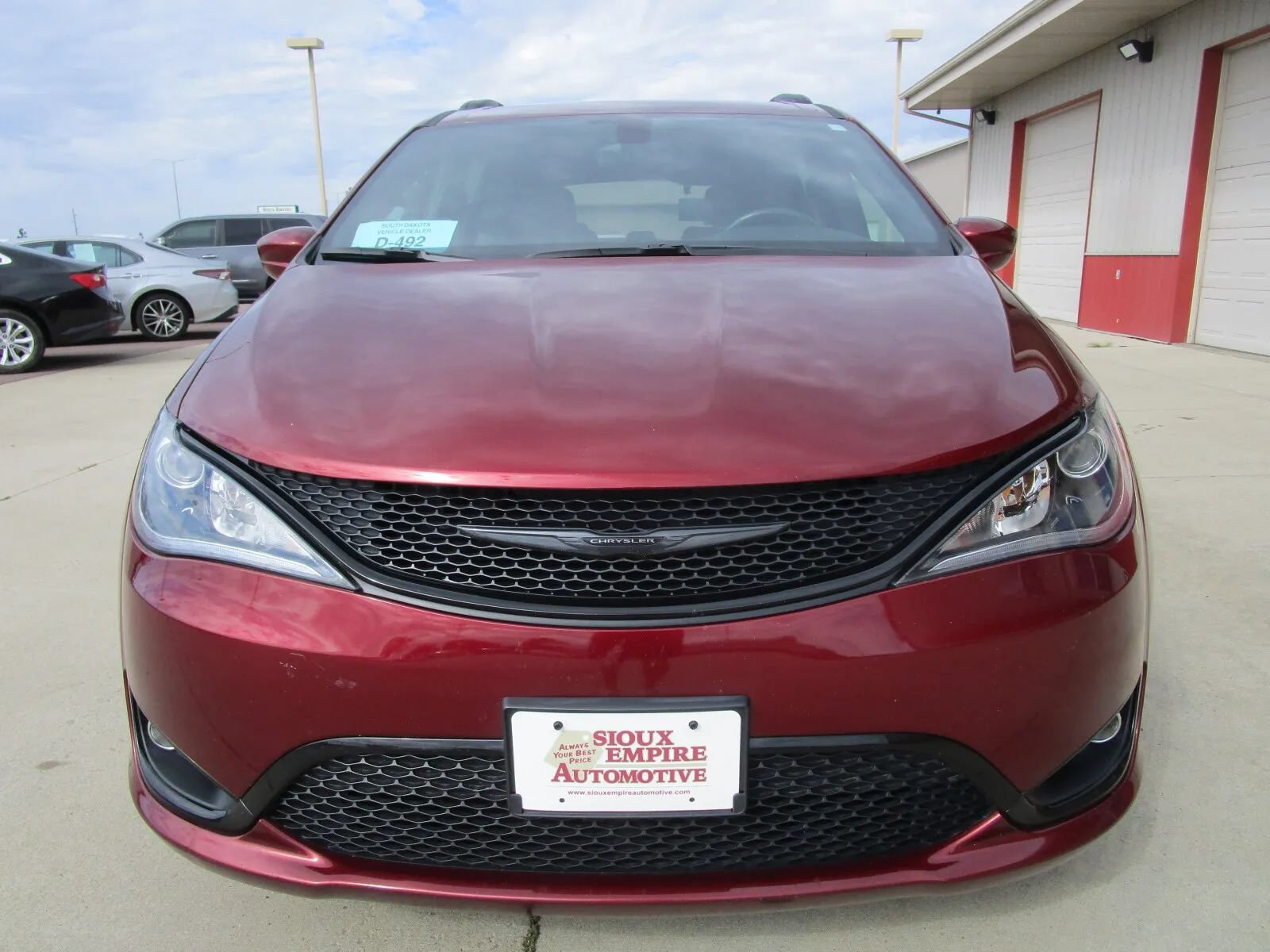 Used 2018 Chrysler Pacifica Touring-L FWD image 4