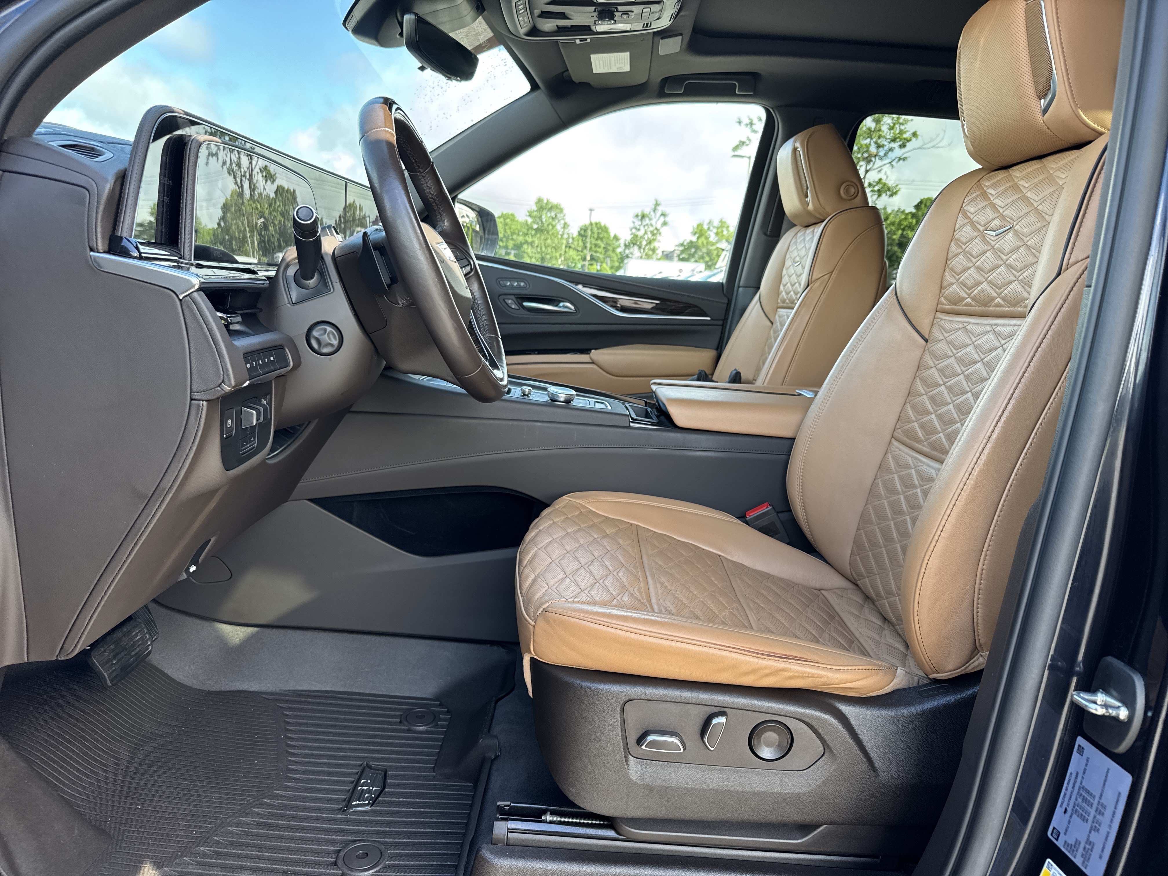 Used 2022 Cadillac Escalade ESV Premium Luxury w/ Performance Package AWD/4WD image 16