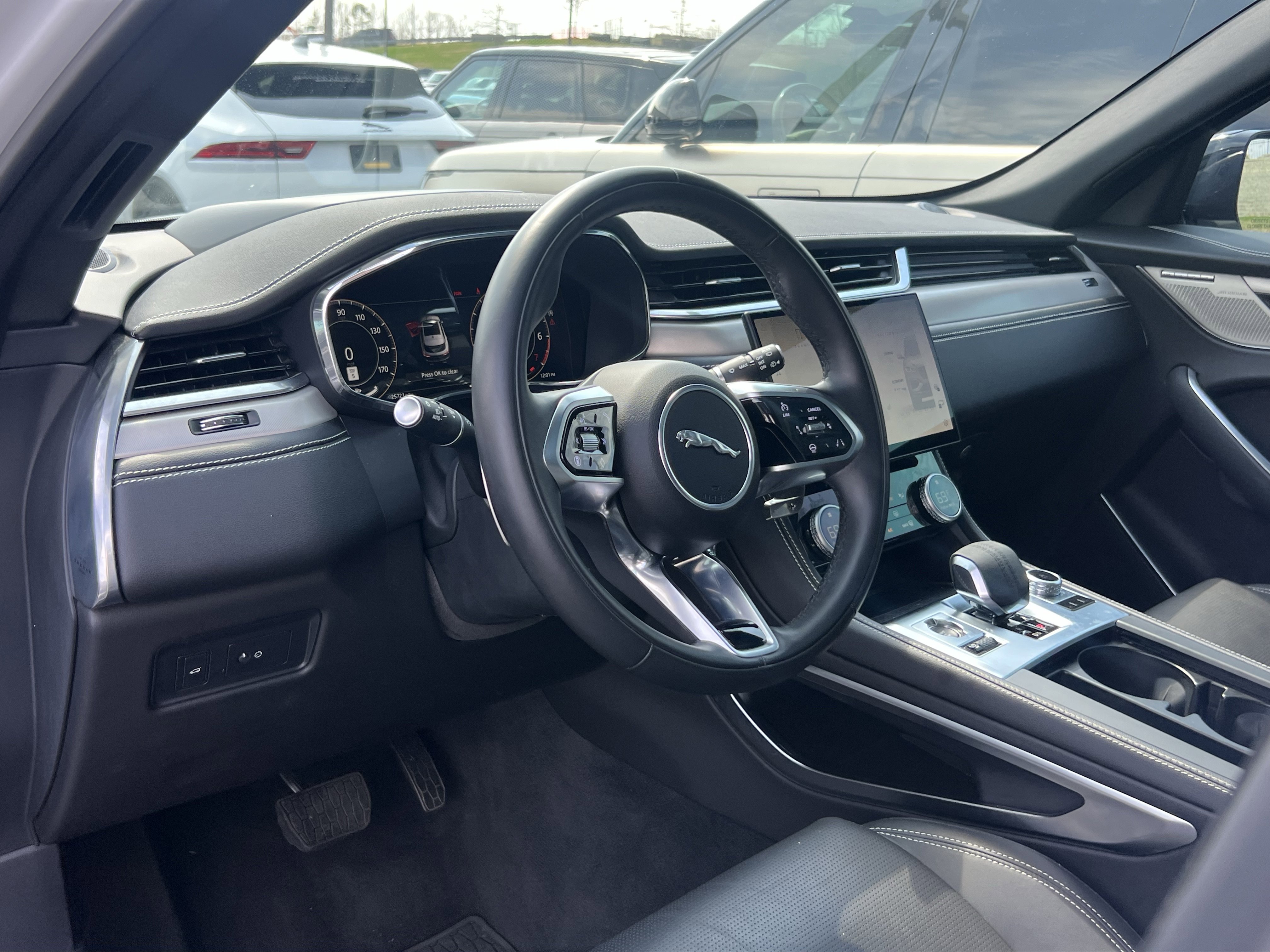 Certified 2025 Jaguar F-PACE R-Dynamic S image 17