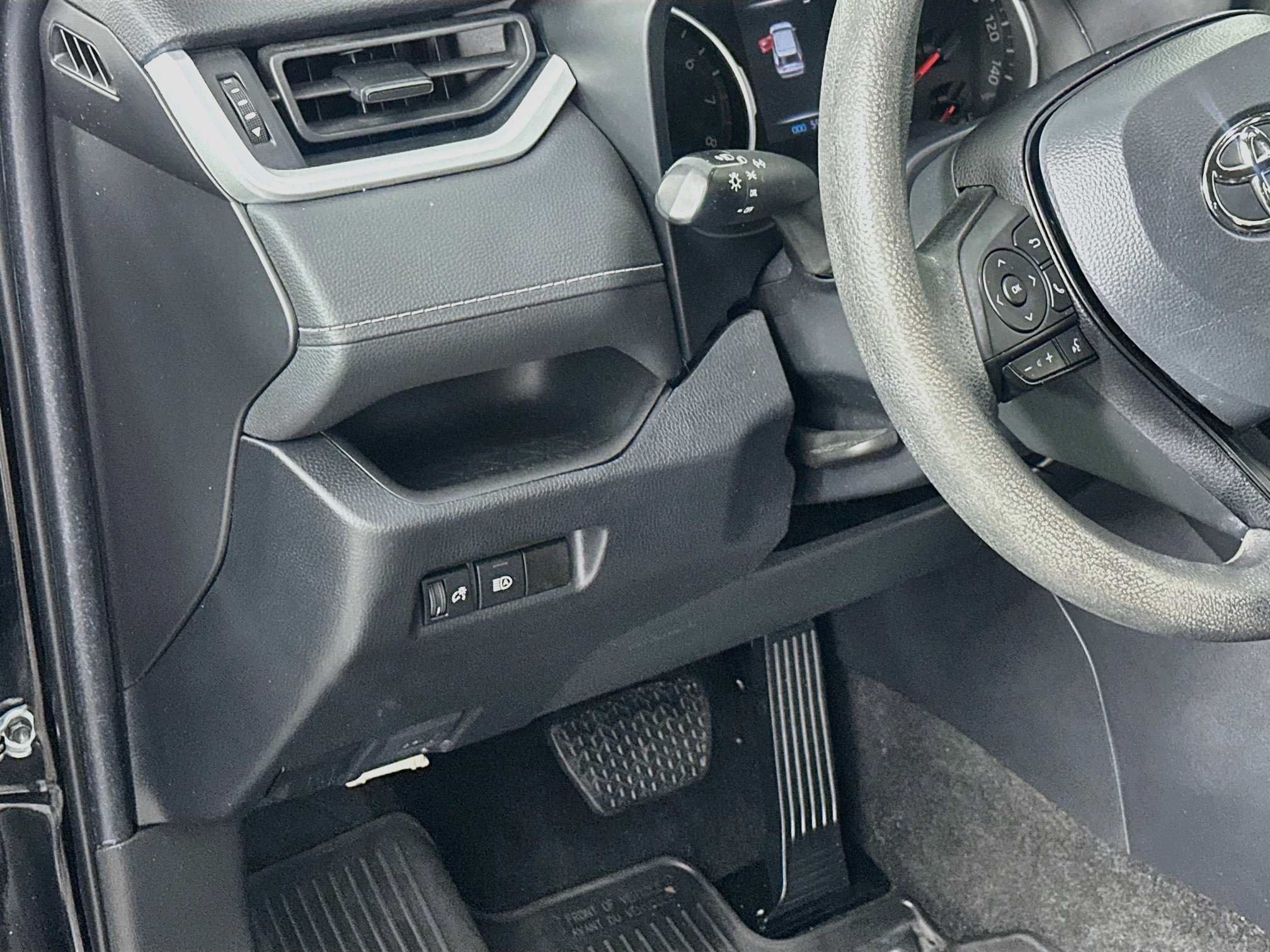 Used 2022 Toyota RAV4 LE FWD image 16