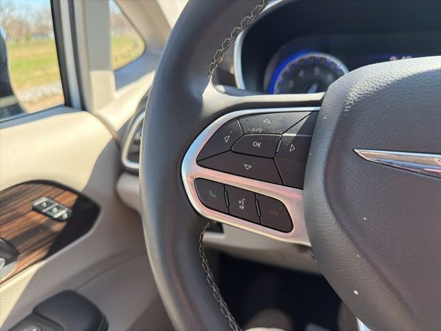 Used 2023 Chrysler Pacifica Limited FWD image 47