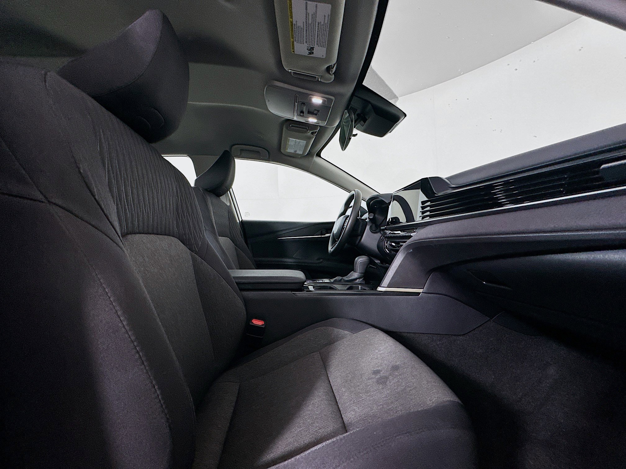 Used 2025 Toyota Camry LE image 30