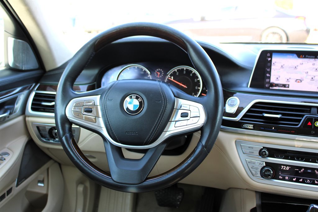 Used 2017 BMW 750i RWD image 13