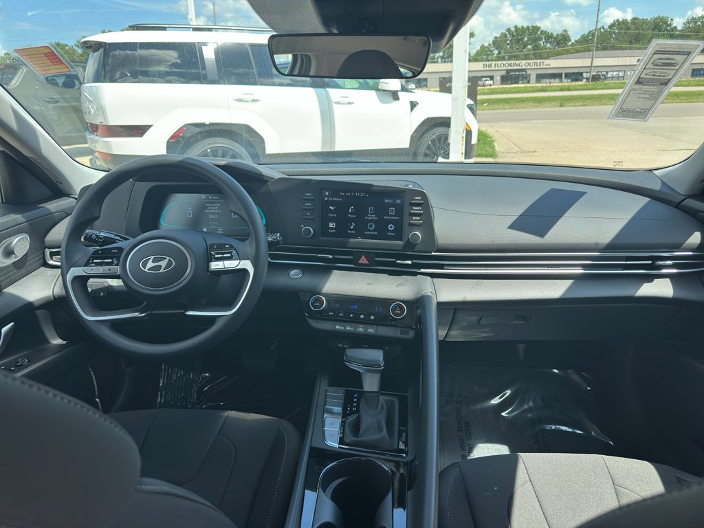 New 2026 Hyundai Elantra Hybrid FWD image 11