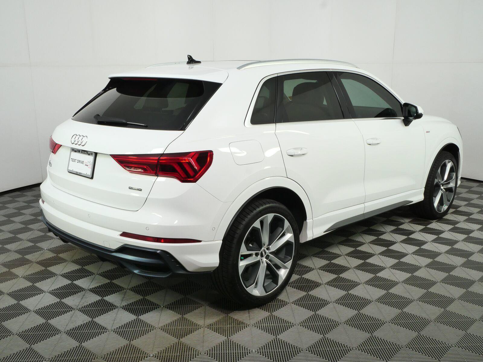 Used 2020 Audi Q3 2.0T Prestige AWD/4WD image 3