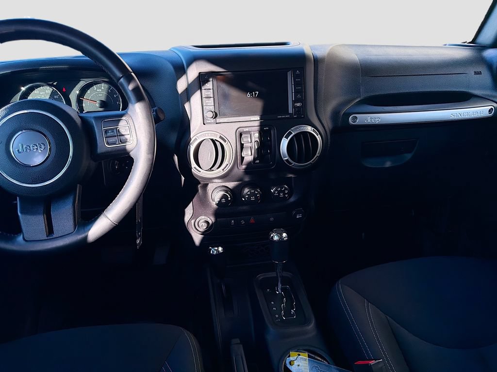 Used 2017 Jeep Wrangler Unlimited Sahara w/ Connectivity Group AWD/4WD image 18