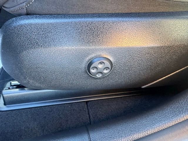 Used 2024 Mercedes-Benz GLC 300 4MATIC image 23