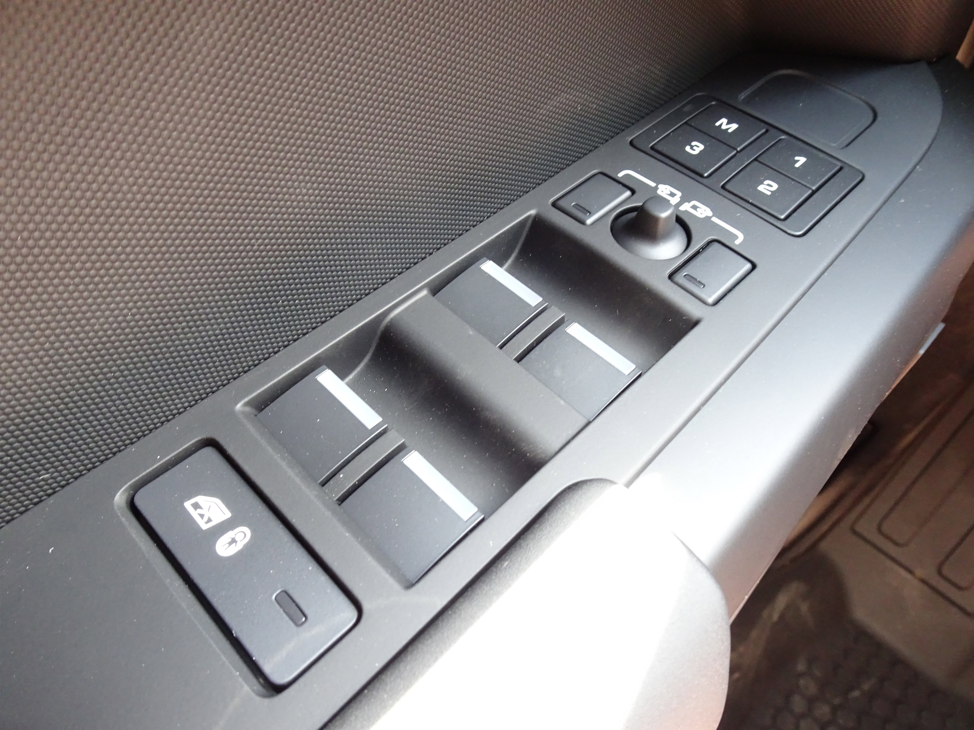 New 2026 Land Rover Defender 110 X-Dynamic SE AWD/4WD image 29