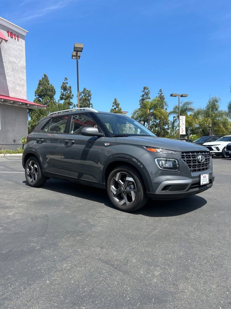 Used 2025 Hyundai Venue SEL FWD image 5