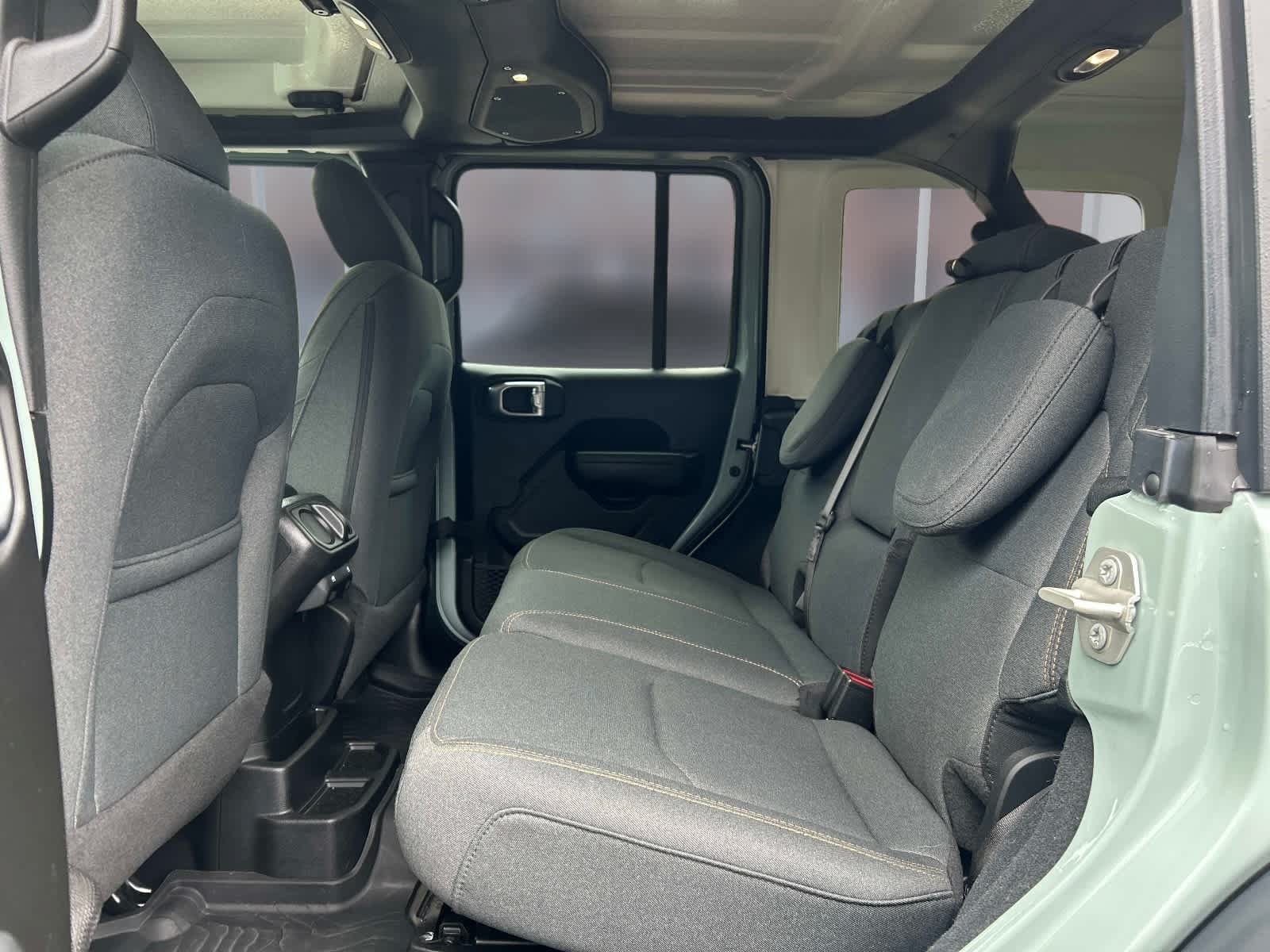Used 2024 Jeep Wrangler Unlimited AWD/4WD image 21