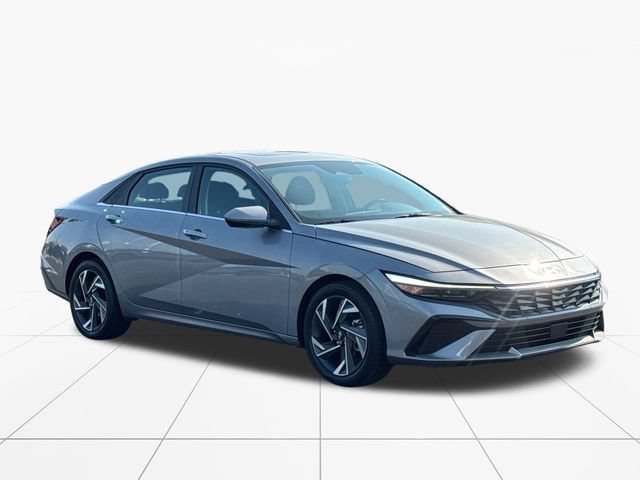 Used 2025 Hyundai Elantra SEL FWD image 8