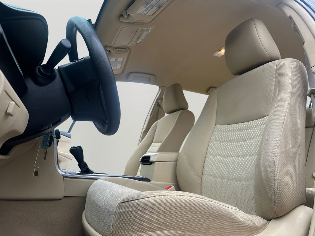 Used 2016 Toyota Camry LE FWD image 21