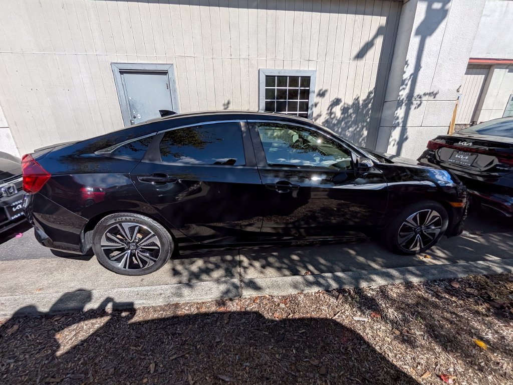 Used 2018 Honda Civic EX-L image 9