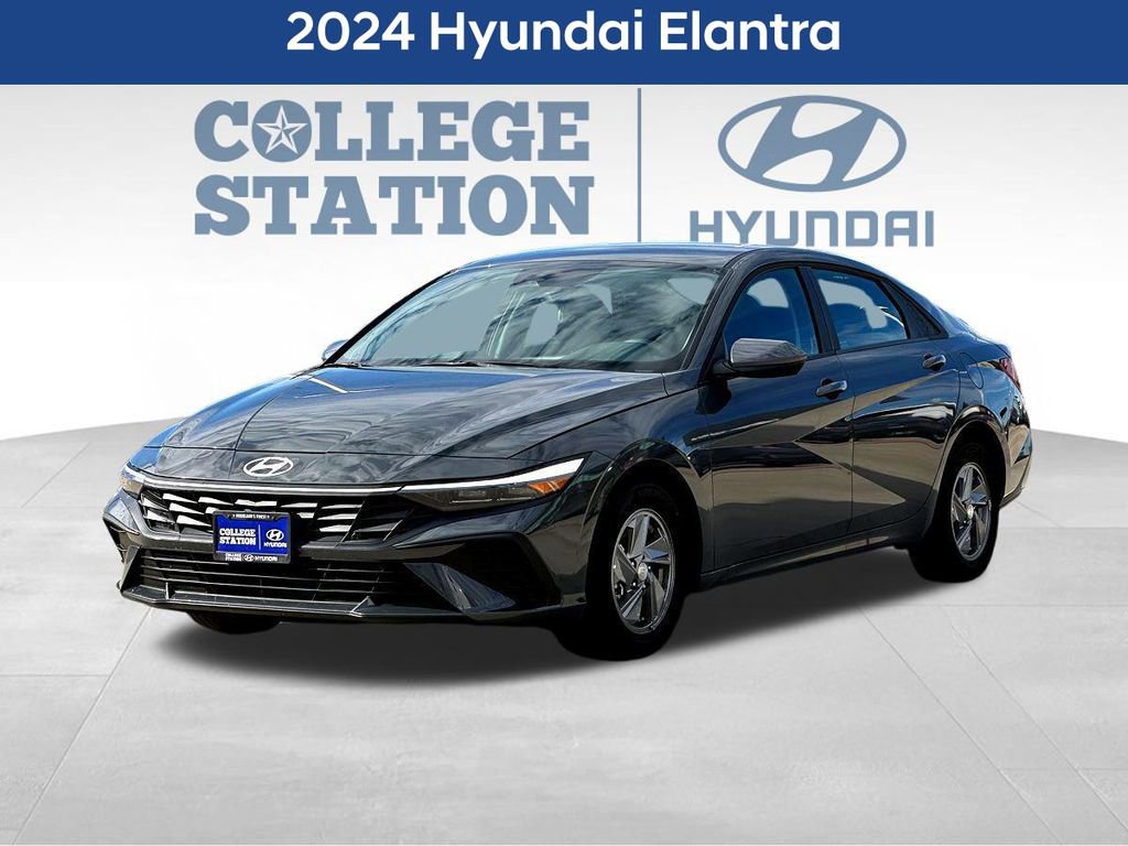 Used 2024 Hyundai Elantra SE FWD image 3
