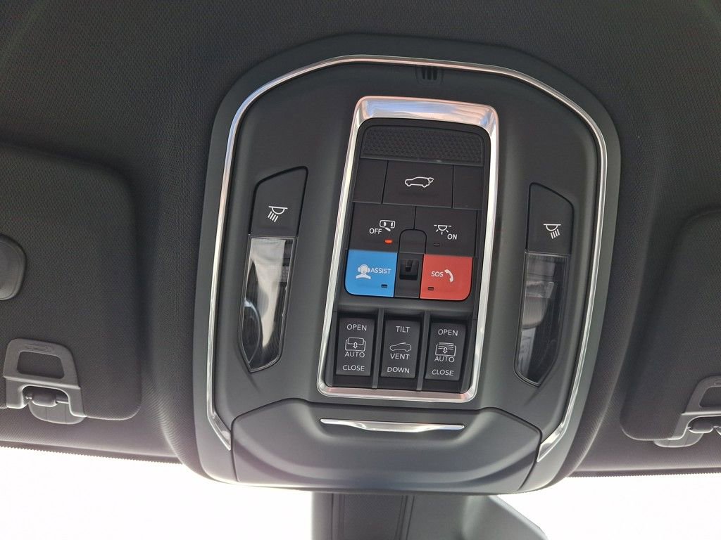 New 2025 Jeep Grand Cherokee Limited w/ Black Appearance Package image 19