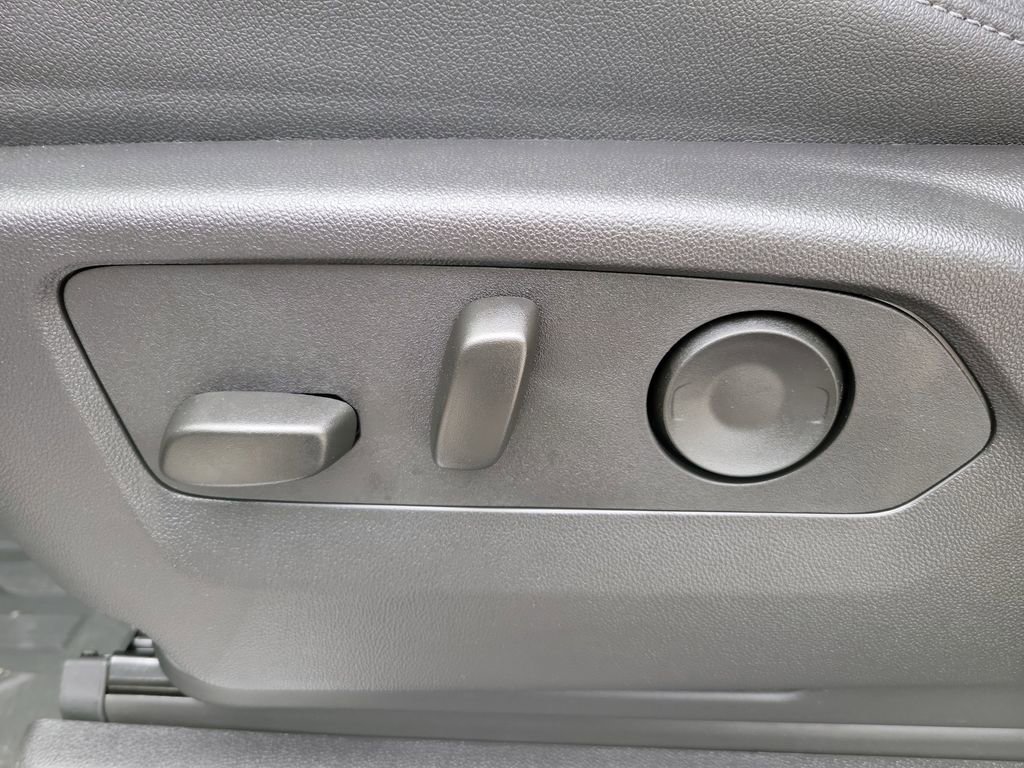 New 2025 GMC Sierra 3500 SLT w/ SLT Convenience Package image 25