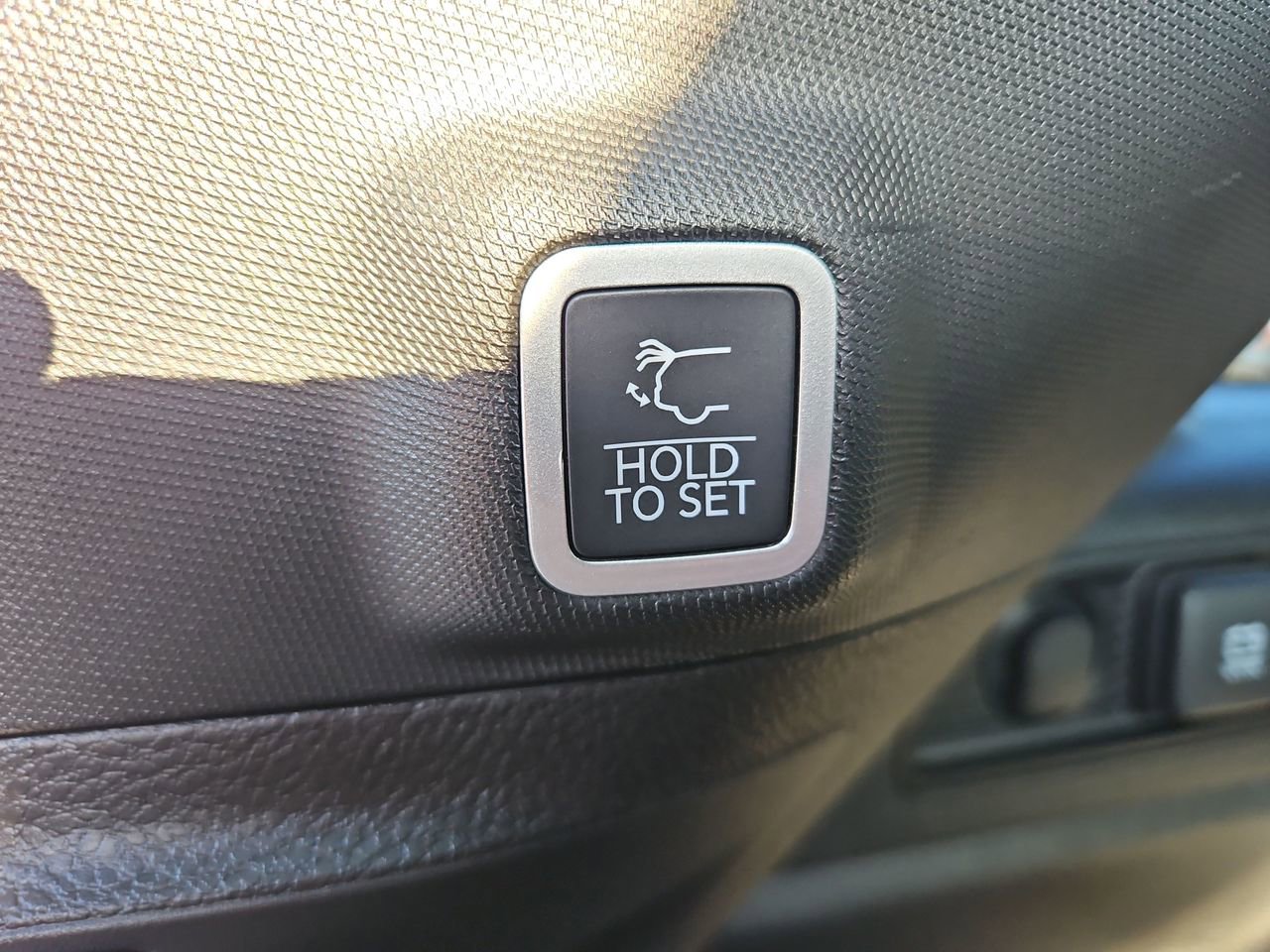 New 2025 Jeep Grand Cherokee Laredo w/ Luxury Tech Group I image 12