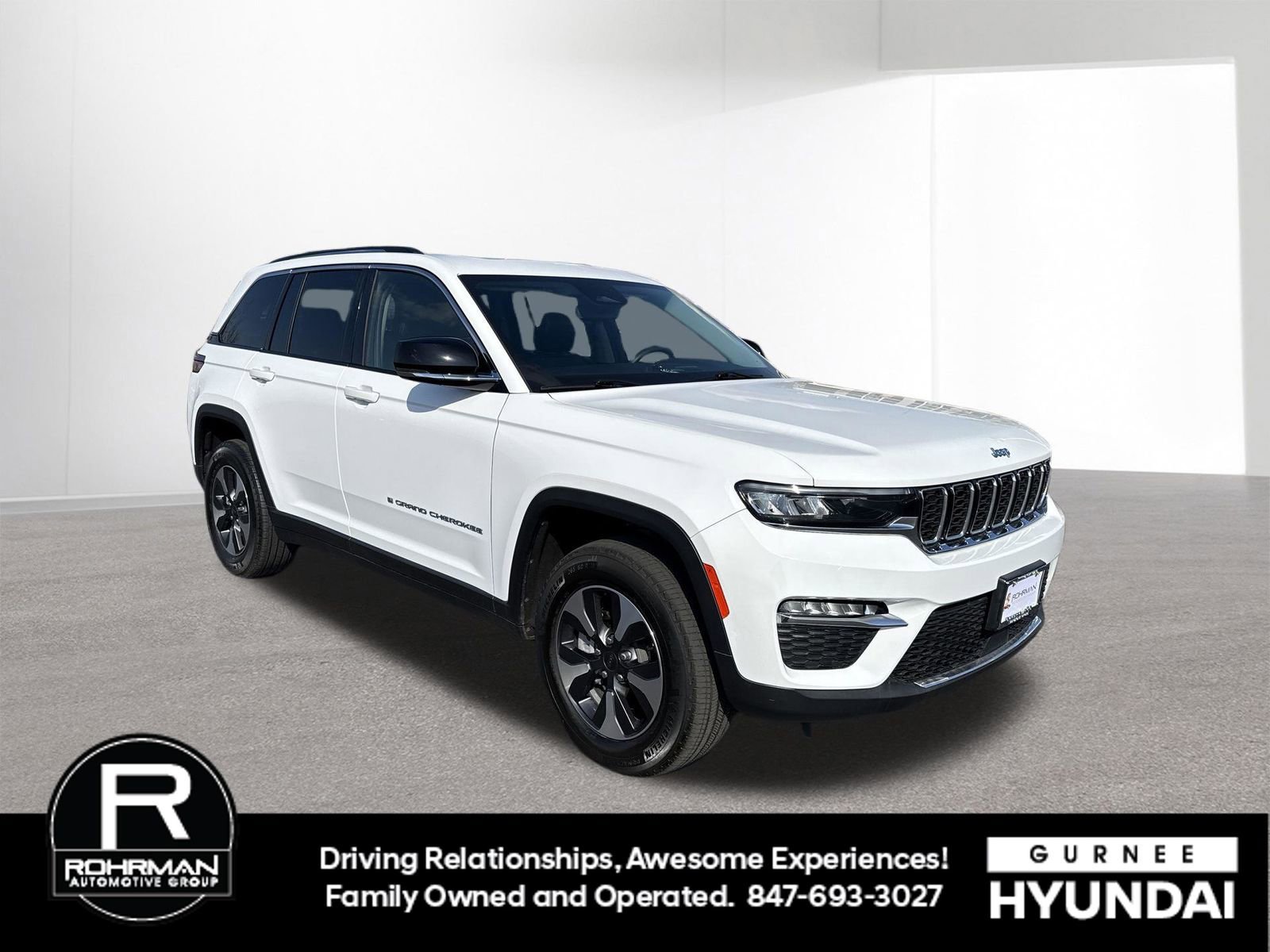 Used 2023 Jeep Grand Cherokee 4WD 4xe image 2