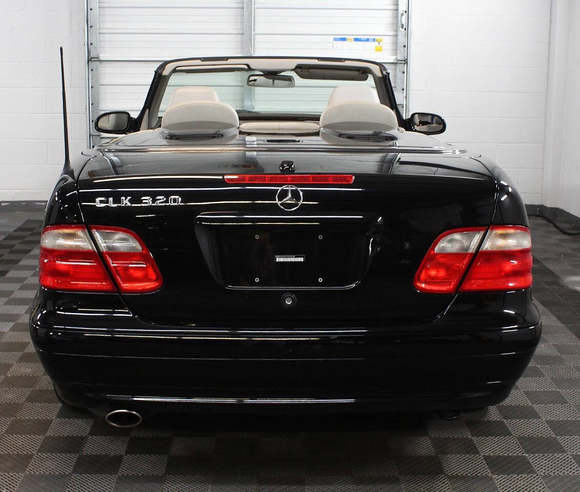 Used 2001 Mercedes-Benz CLK 320 Cabriolet image 8