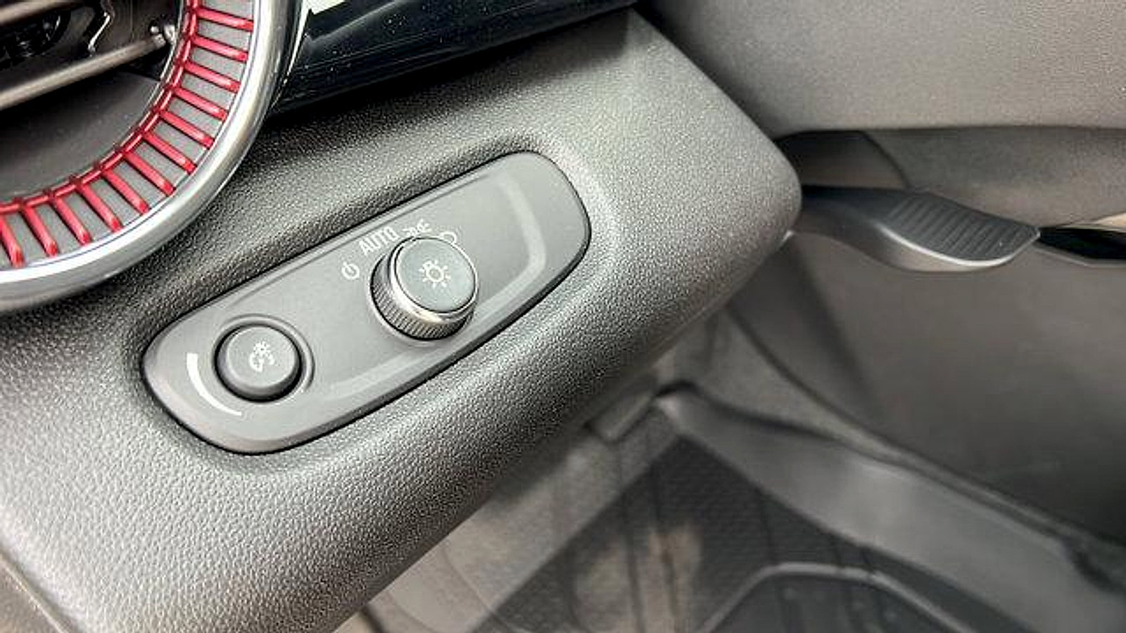 New 2026 Chevrolet Trax RS w/ Driver Confidence Package image 27