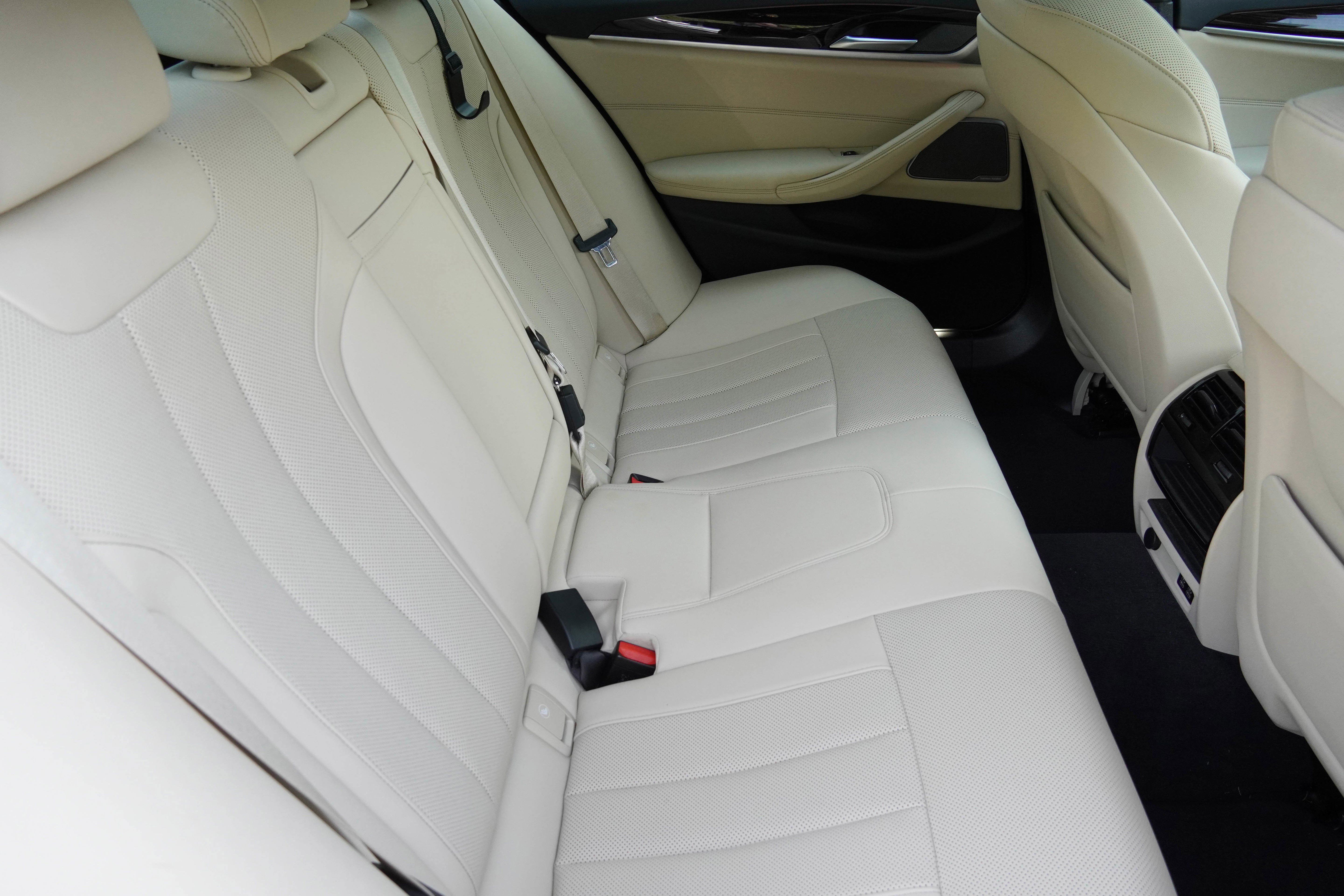 Used 2021 BMW 540i w/ Premium Package image 36
