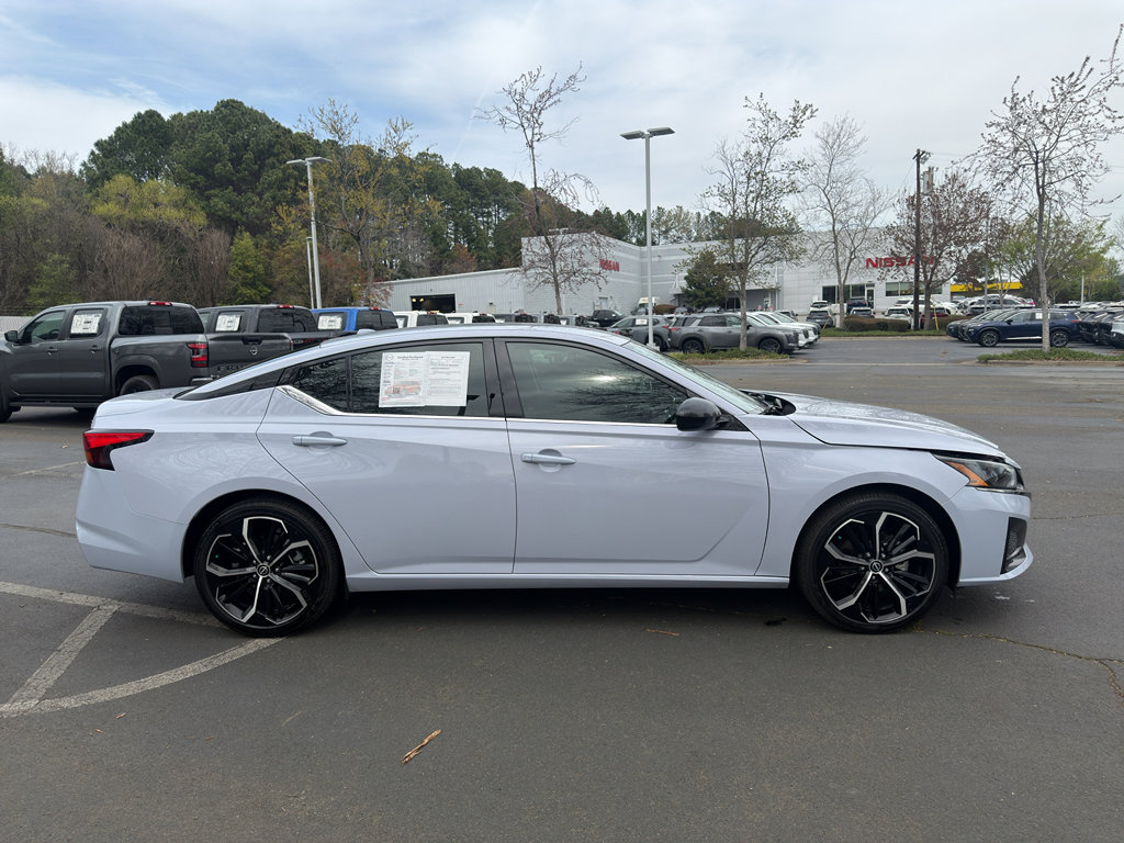 Certified 2025 Nissan Altima 2.5 SR image 8