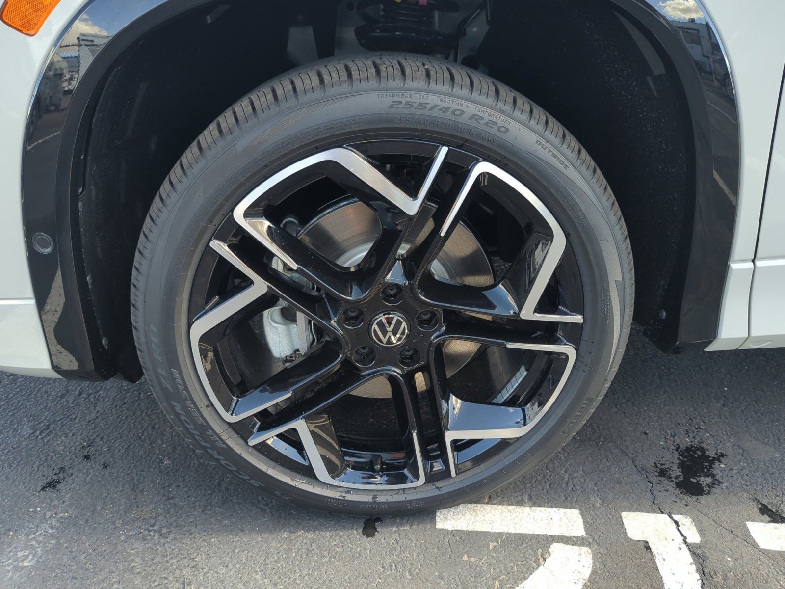 New 2026 Volkswagen Tiguan SEL R-Line image 25