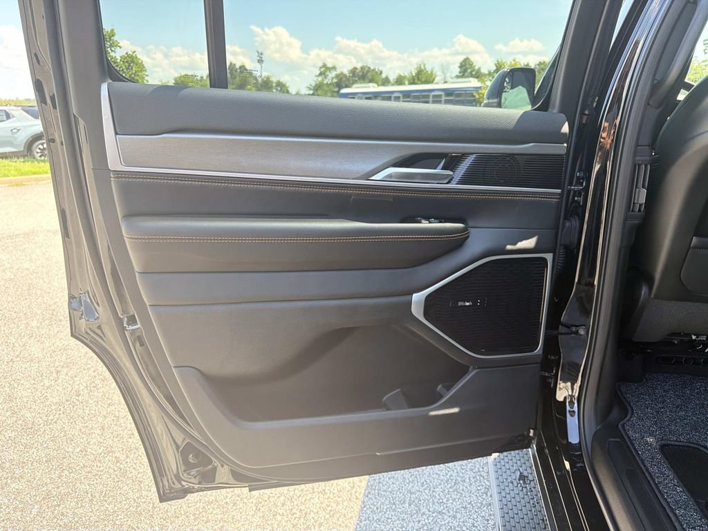 New 2026 Jeep Grand Wagoneer 4WD image 22