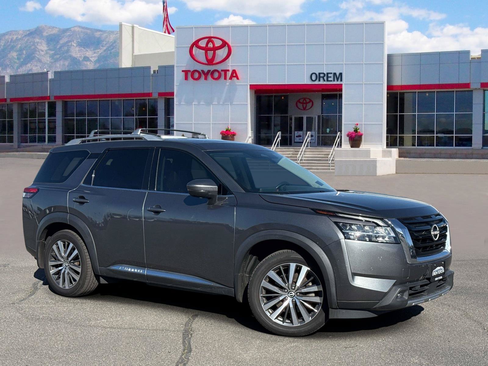 Used 2022 Nissan Pathfinder Platinum w/ Cargo Package AWD/4WD video 1