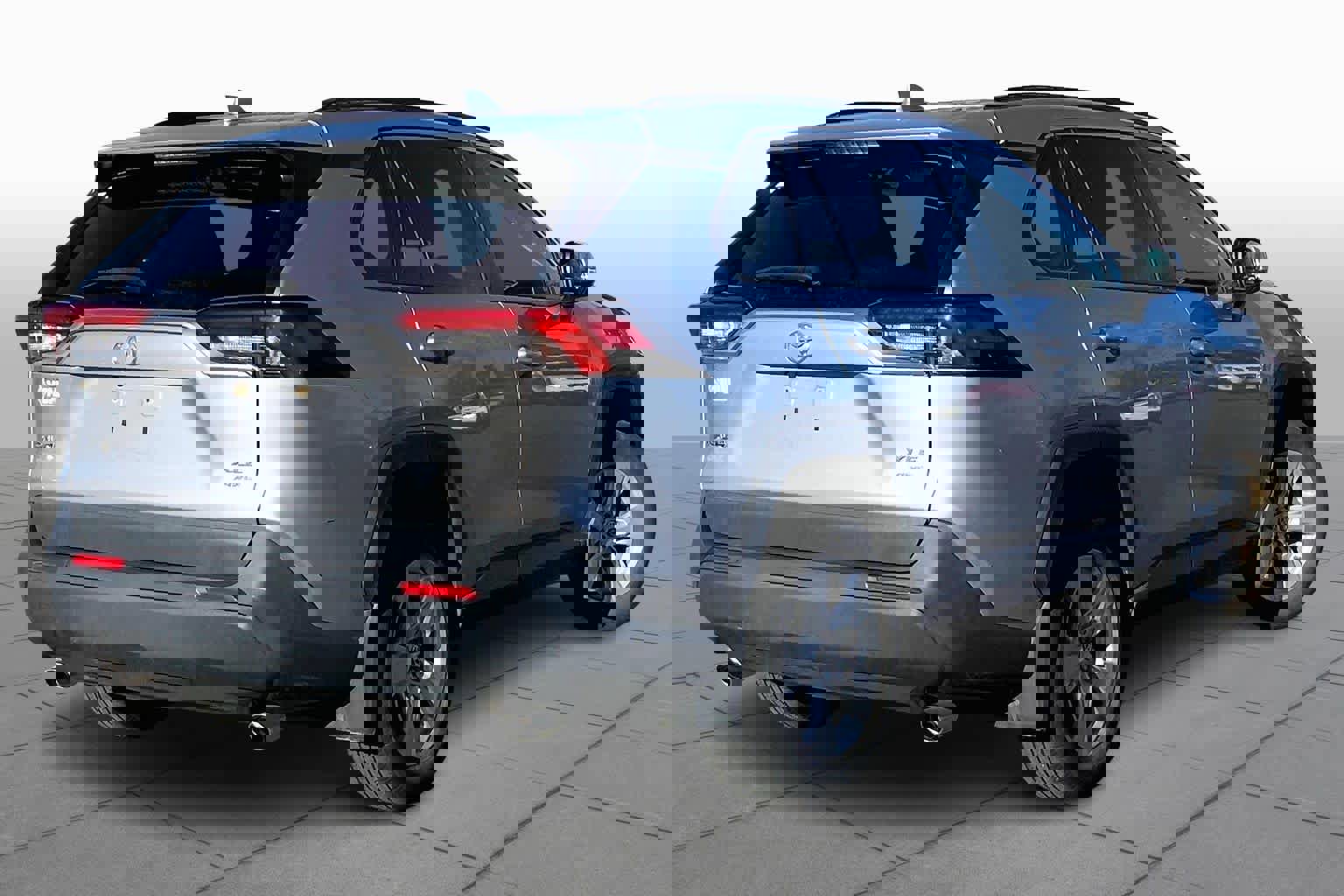 Used 2020 Toyota RAV4 XLE image 12